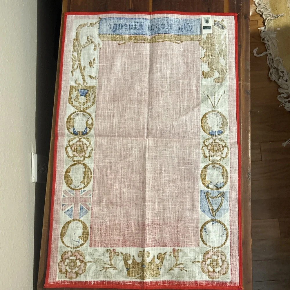 Vintage Ulster Irish Linen Tea Towel- The Royal Lineage Wall Hanging Art- NWT‎